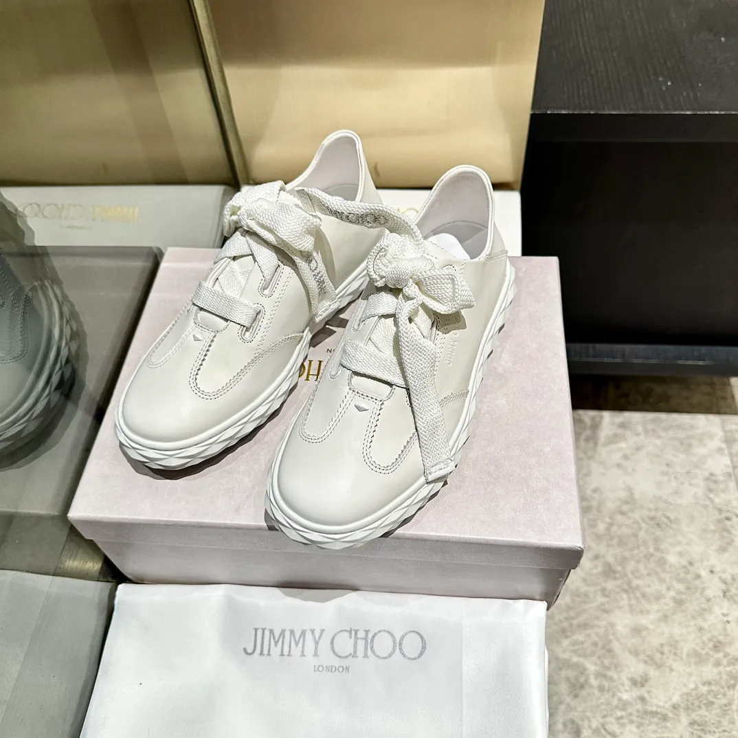 👟👟Ex-factory price 640👟👟 The new JIMMY CHOO, exclusively for sale, original large-soled casual white shoes, designed with the latest technology, strong three-dimensional effect👍The integration of multiple technologies, subverting fashion, super stylish! The combination is super beautiful. The original version is 1:1, versatile and trendy, both salty and sweet! New layout Size: 35-40
